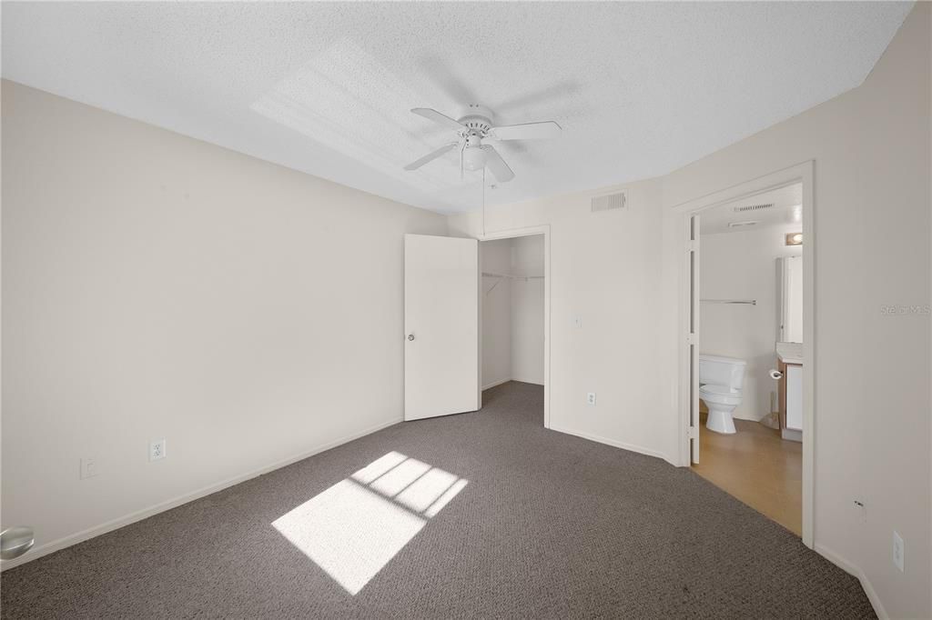 For Rent: $1,200 (1 beds, 1 baths, 530 Square Feet)