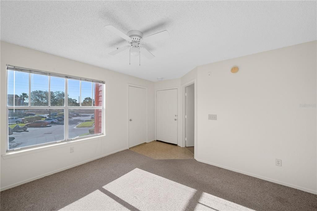 For Rent: $1,200 (1 beds, 1 baths, 530 Square Feet)