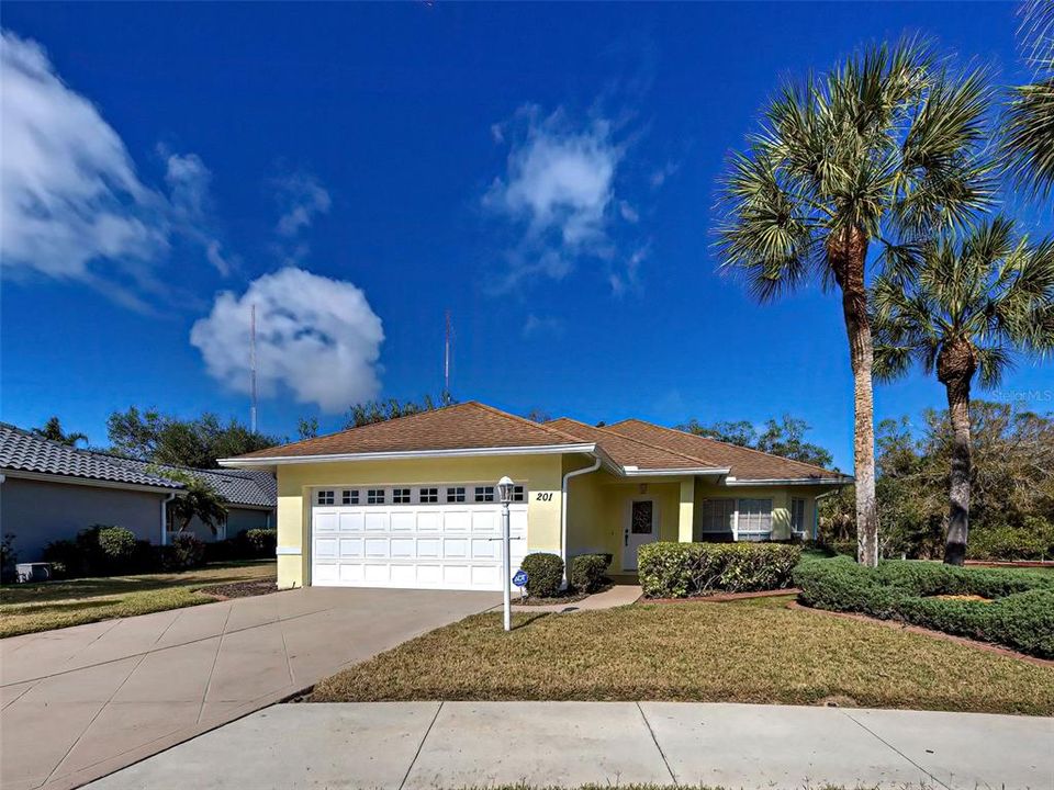 Active With Contract: $439,000 (2 beds, 2 baths, 1467 Square Feet)