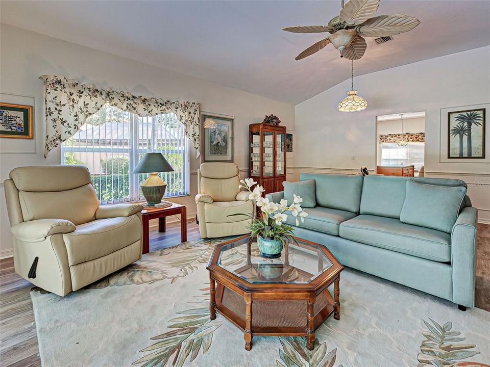 Active With Contract: $439,000 (2 beds, 2 baths, 1467 Square Feet)