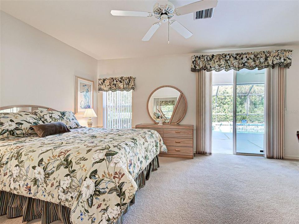 Active With Contract: $439,000 (2 beds, 2 baths, 1467 Square Feet)