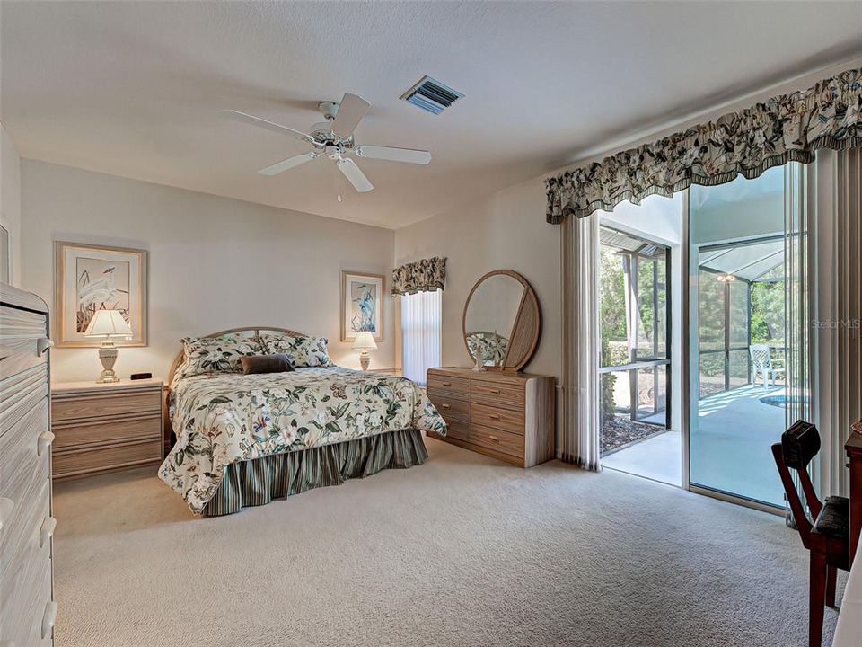 Active With Contract: $439,000 (2 beds, 2 baths, 1467 Square Feet)