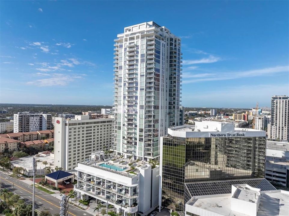 For Sale: $3,549,000 (3 beds, 4 baths, 2712 Square Feet)