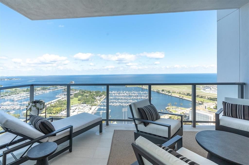For Sale: $3,549,000 (3 beds, 4 baths, 2712 Square Feet)