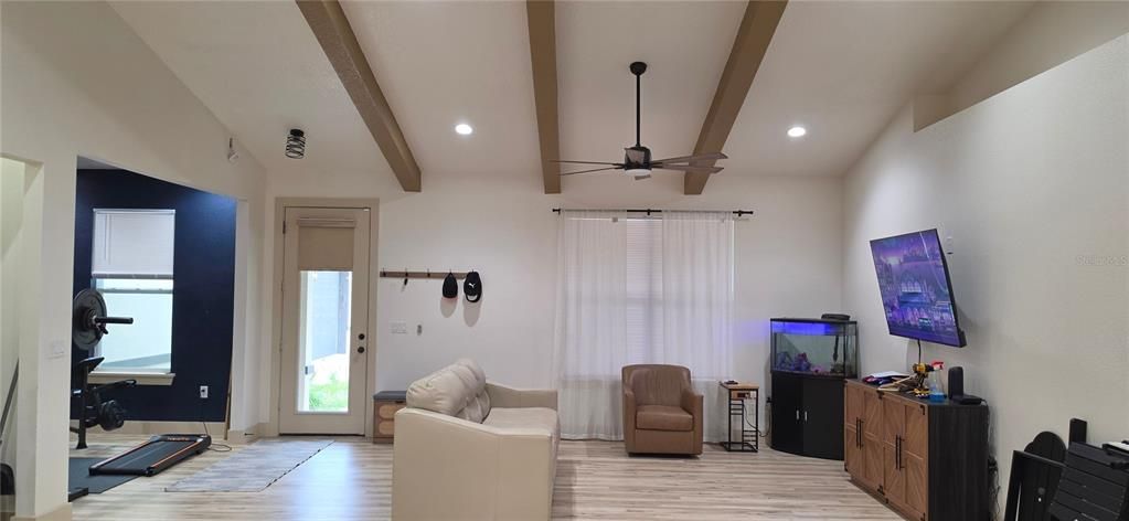 For Sale: $524,900 (3 beds, 2 baths, 2286 Square Feet)