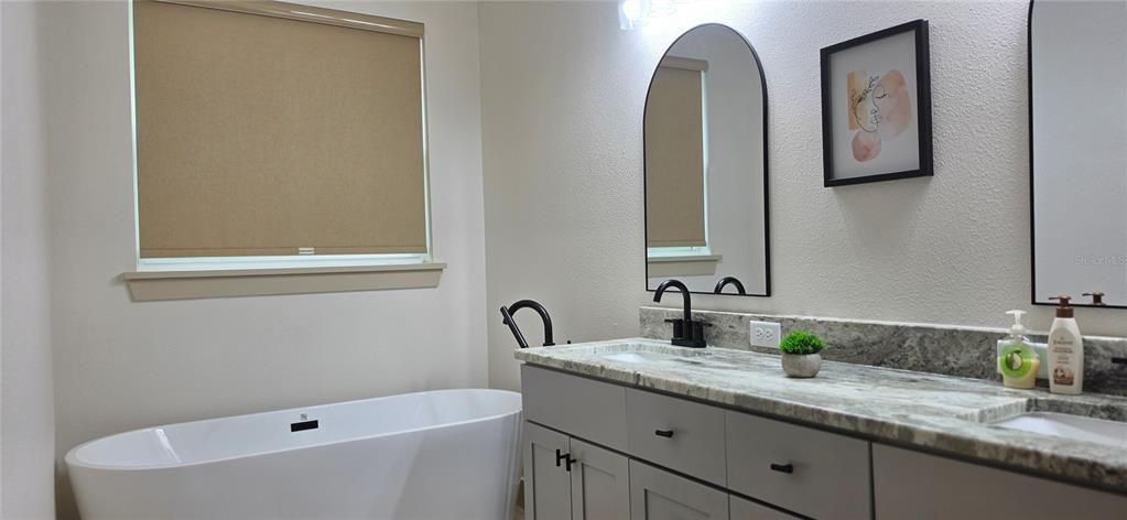 For Sale: $524,900 (3 beds, 2 baths, 2286 Square Feet)