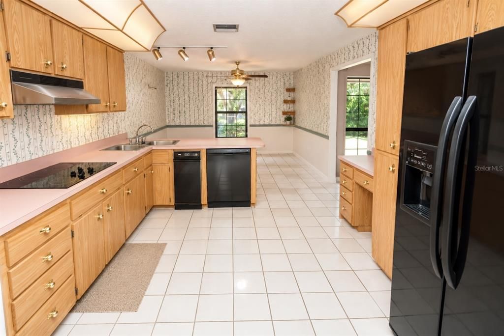 For Sale: $500,000 (3 beds, 2 baths, 2149 Square Feet)