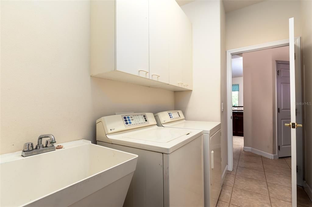 For Sale: $875,000 (4 beds, 3 baths, 2704 Square Feet)