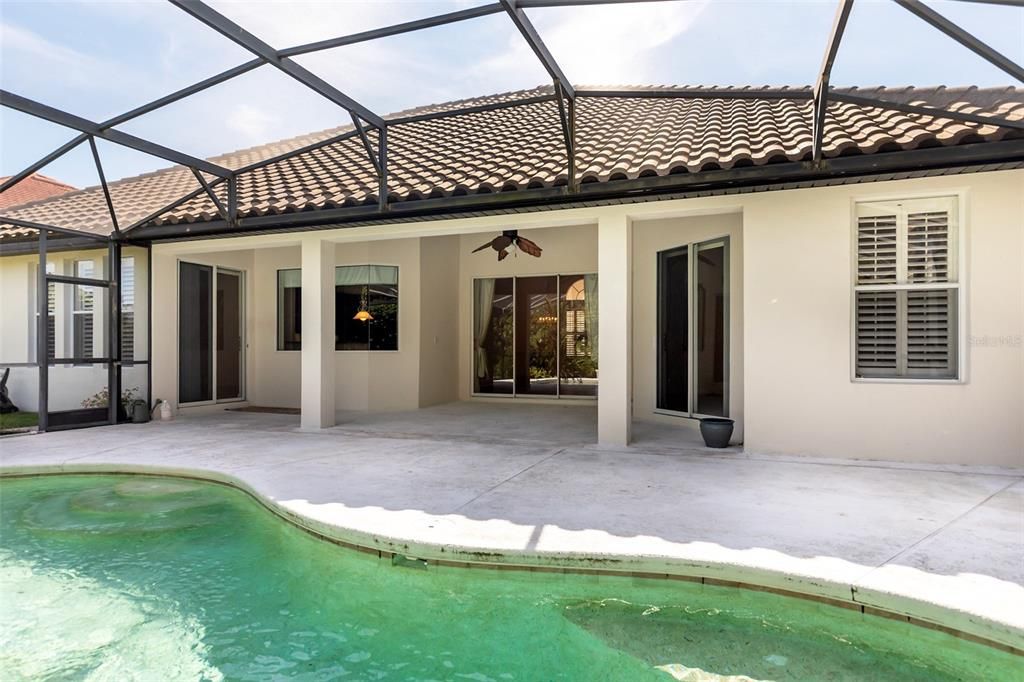For Sale: $875,000 (4 beds, 3 baths, 2704 Square Feet)
