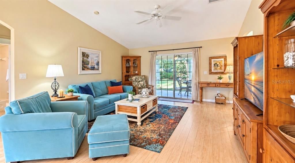 For Sale: $285,000 (3 beds, 2 baths, 1420 Square Feet)