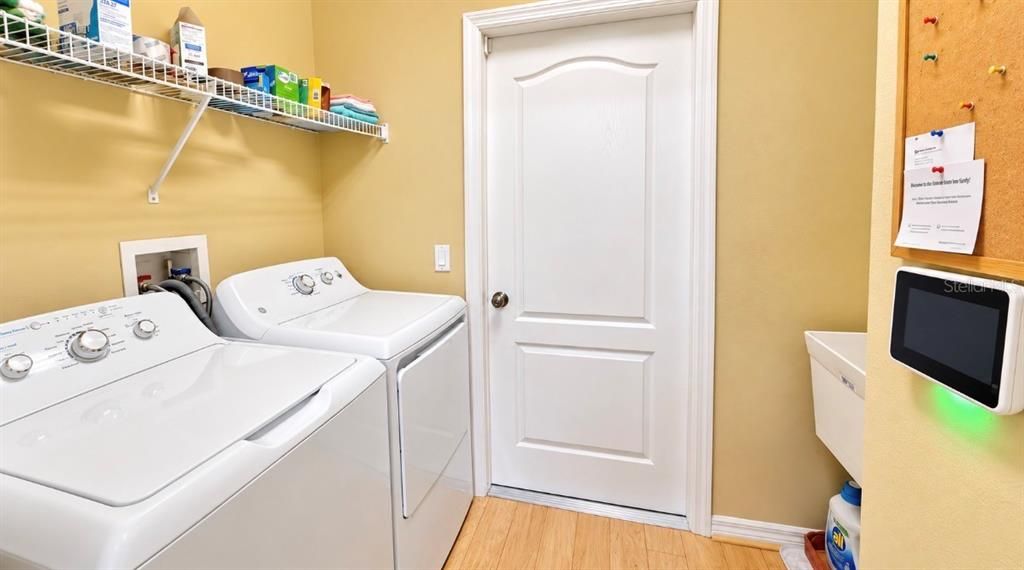 For Sale: $285,000 (3 beds, 2 baths, 1420 Square Feet)