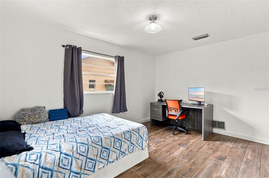 En Venta: $299,900 (3 camas, 2 baños, 1274 Pies cuadrados)