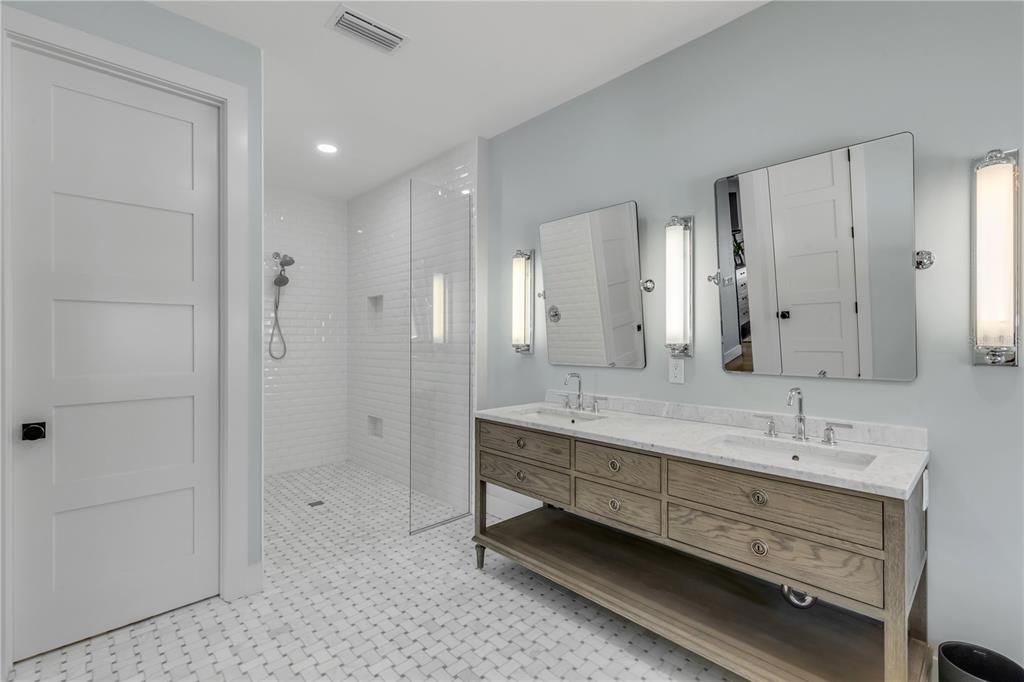 En Venta: $4,398,000 (4 camas, 3 baños, 3600 Pies cuadrados)