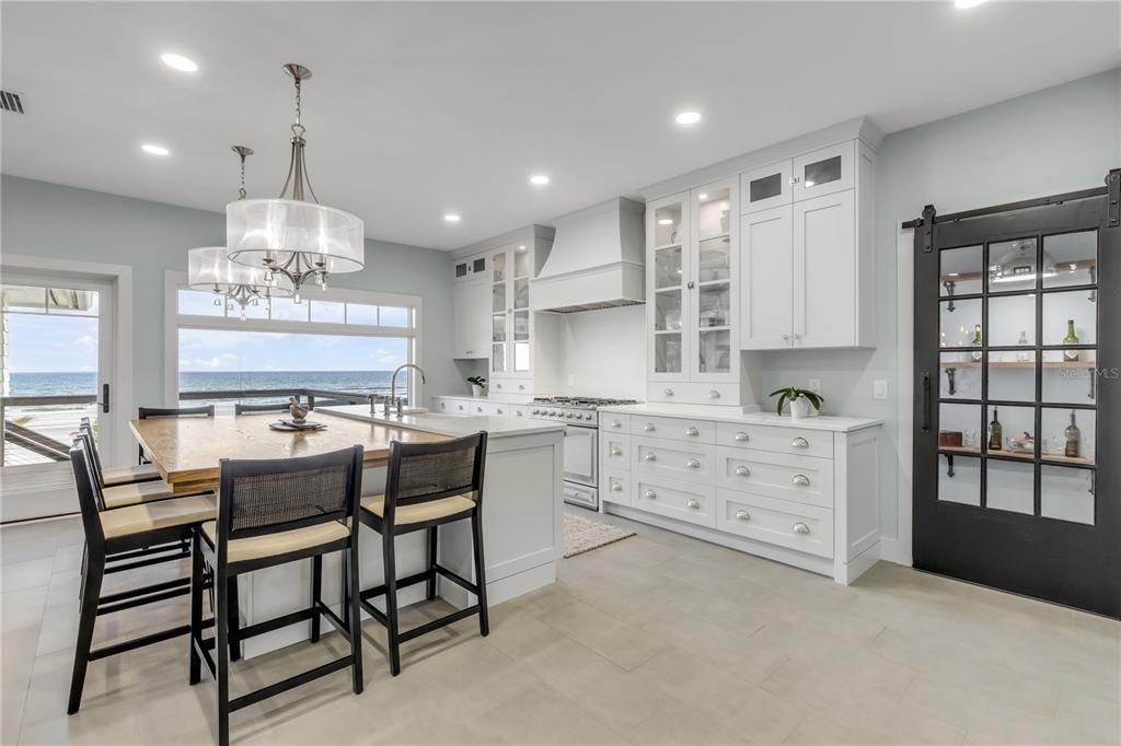 En Venta: $4,398,000 (4 camas, 3 baños, 3600 Pies cuadrados)