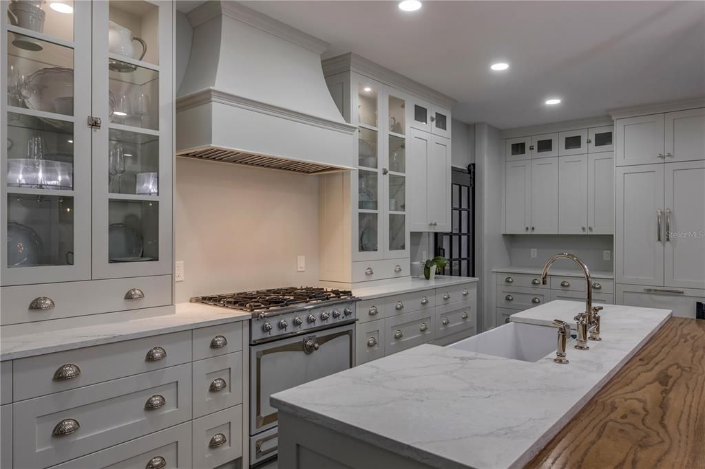En Venta: $4,398,000 (4 camas, 3 baños, 3600 Pies cuadrados)
