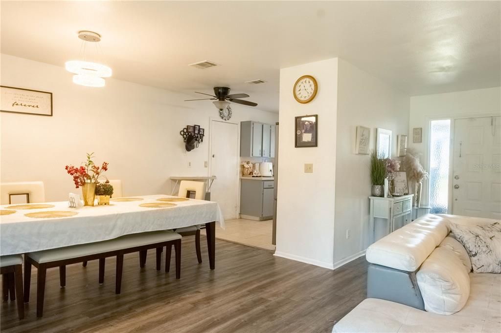 En Venta: $239,900 (3 camas, 2 baños, 1264 Pies cuadrados)