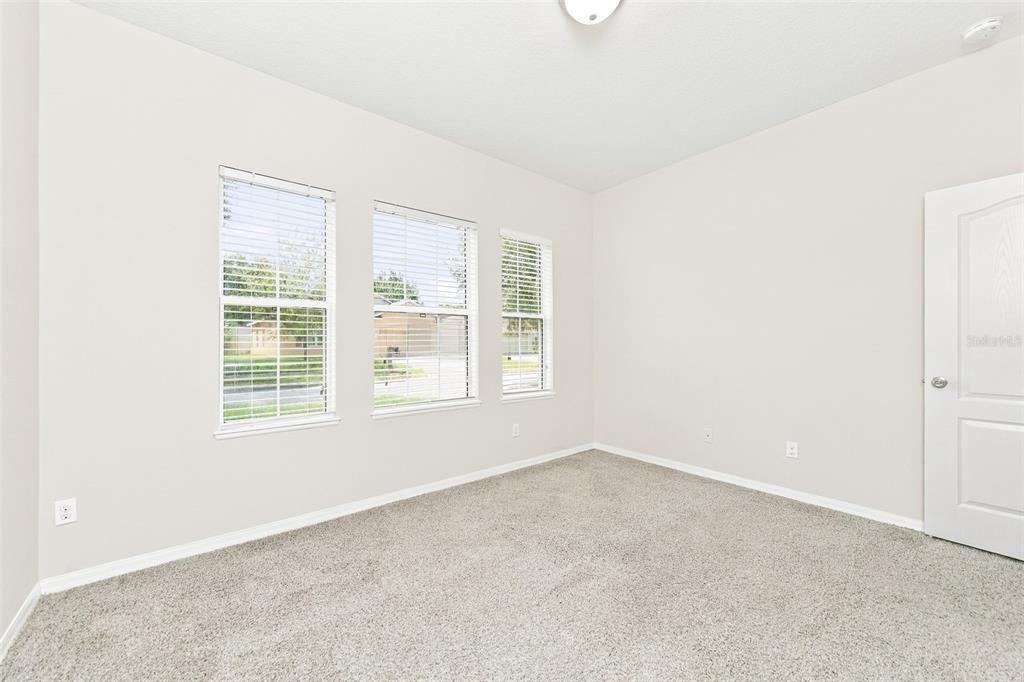 For Sale: $315,000 (4 beds, 2 baths, 1860 Square Feet)