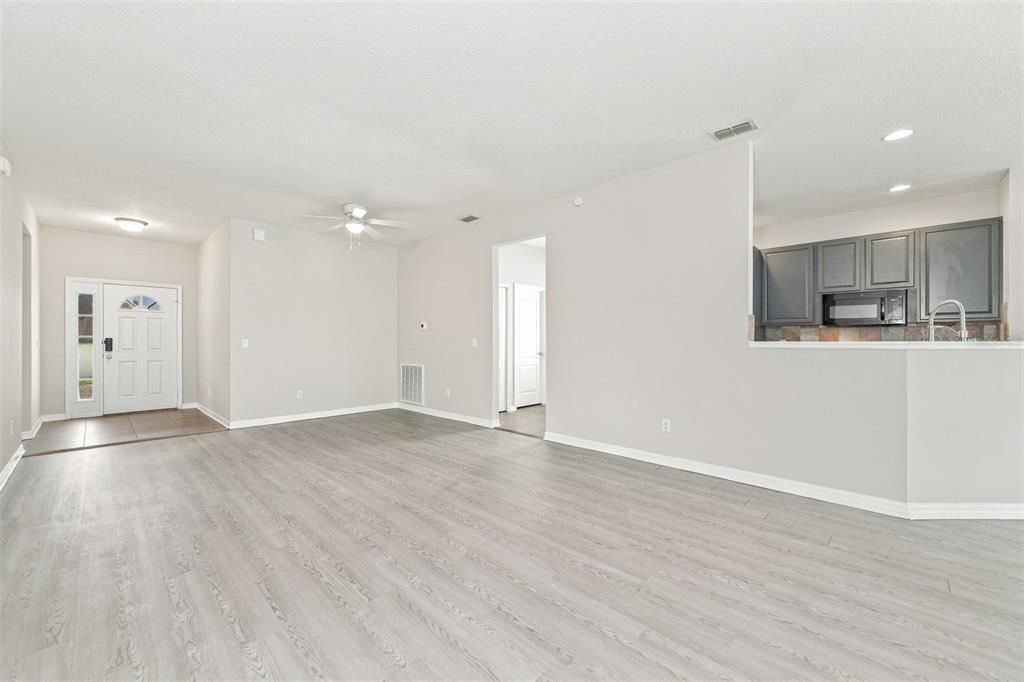 For Sale: $315,000 (4 beds, 2 baths, 1860 Square Feet)