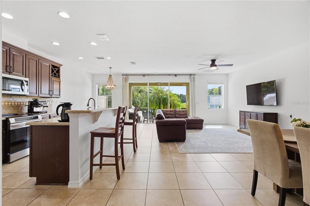 En Venta: $650,000 (3 camas, 2 baños, 2344 Pies cuadrados)