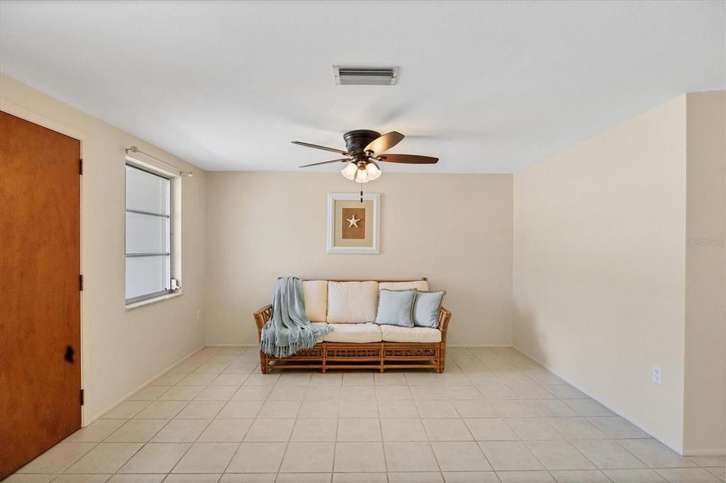 En Venta: $299,000 (2 camas, 1 baños, 777 Pies cuadrados)