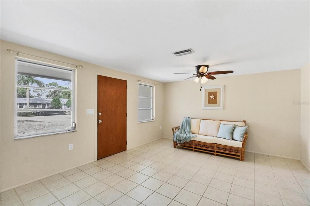 En Venta: $299,000 (2 camas, 1 baños, 777 Pies cuadrados)