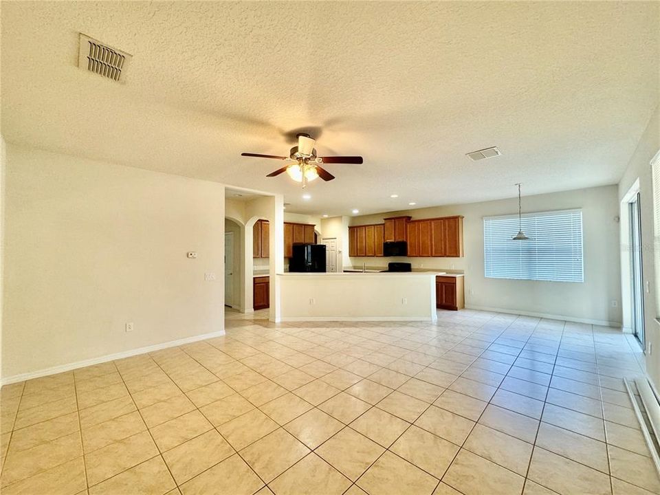 For Rent: $3,100 (4 beds, 2 baths, 2871 Square Feet)