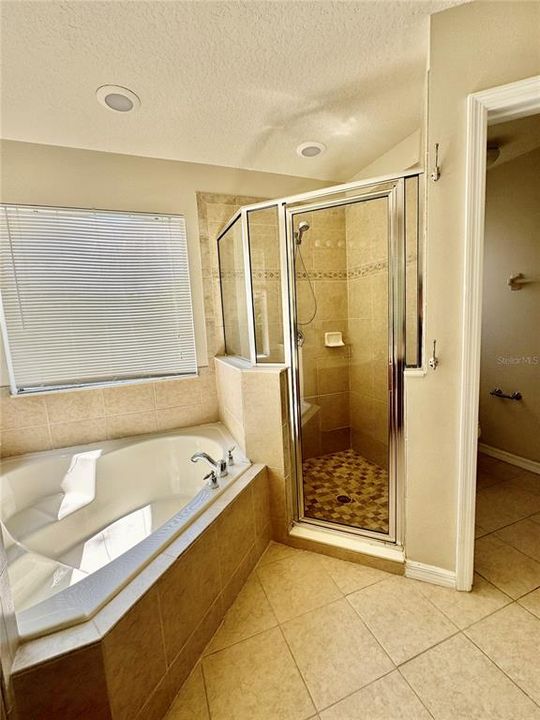For Rent: $3,100 (4 beds, 2 baths, 2871 Square Feet)
