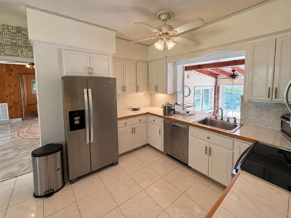 For Sale: $1,099,999 (2 beds, 2 baths, 1993 Square Feet)