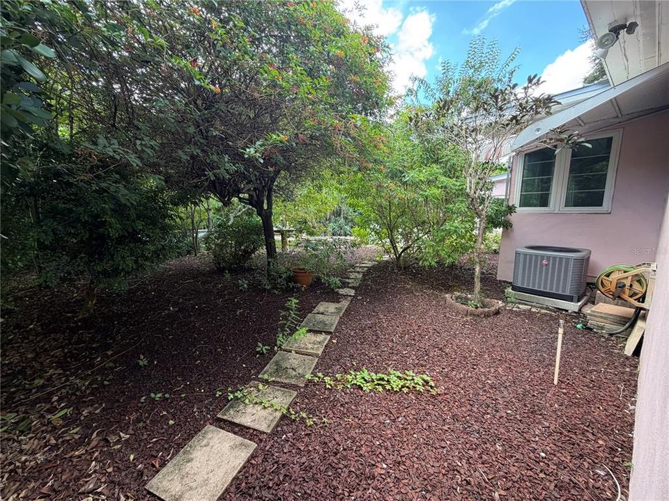 For Sale: $1,099,999 (2 beds, 2 baths, 1993 Square Feet)