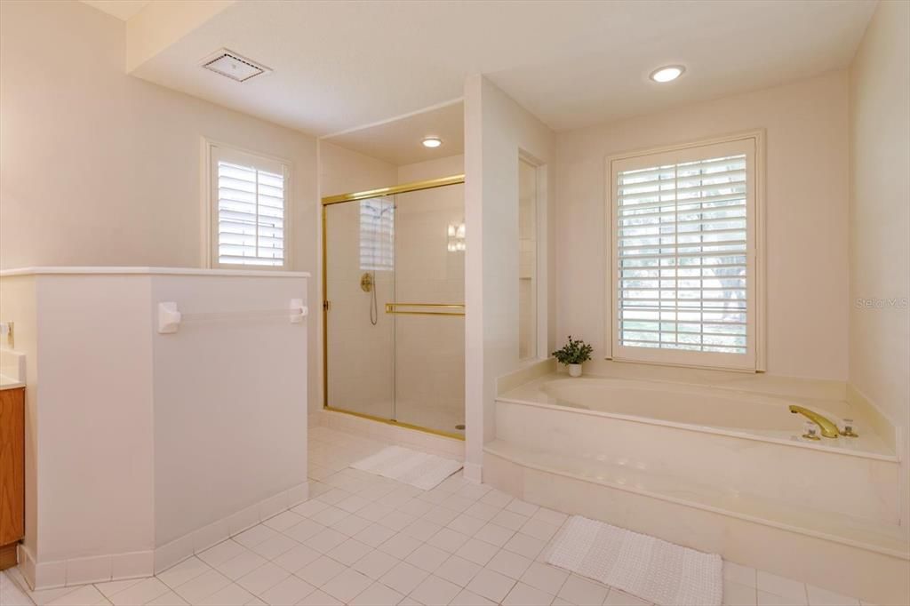 For Sale: $1,100,000 (6 beds, 5 baths, 4048 Square Feet)