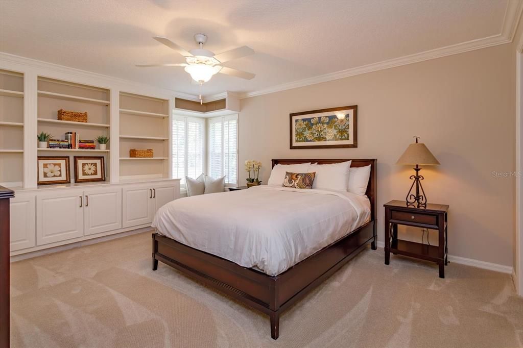 For Sale: $1,100,000 (6 beds, 5 baths, 4048 Square Feet)
