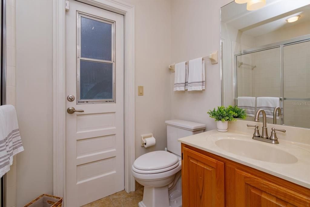 For Sale: $1,100,000 (6 beds, 5 baths, 4048 Square Feet)