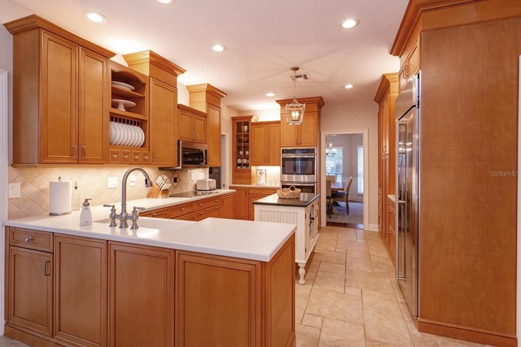 For Sale: $1,100,000 (6 beds, 5 baths, 4048 Square Feet)