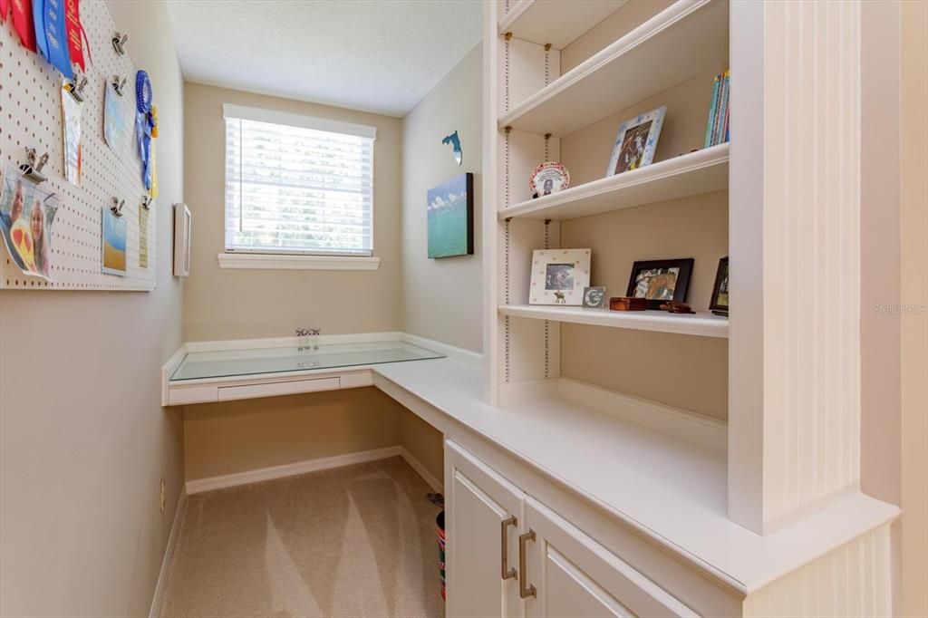 For Sale: $1,100,000 (6 beds, 5 baths, 4048 Square Feet)