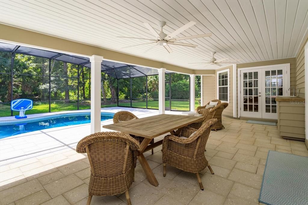 For Sale: $1,100,000 (6 beds, 5 baths, 4048 Square Feet)