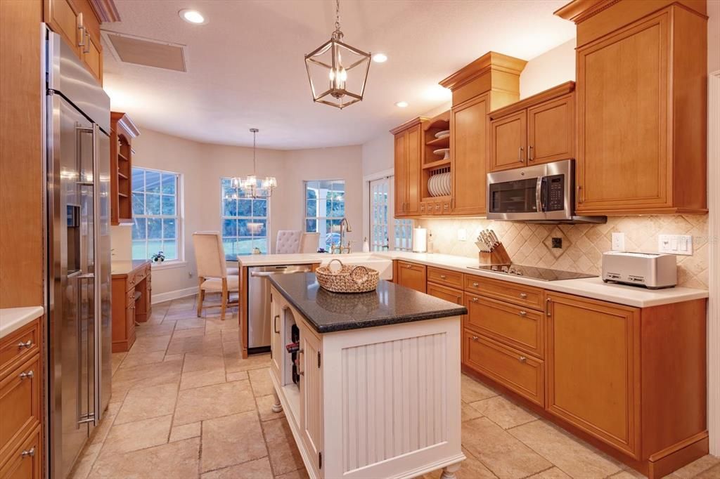 For Sale: $1,100,000 (6 beds, 5 baths, 4048 Square Feet)