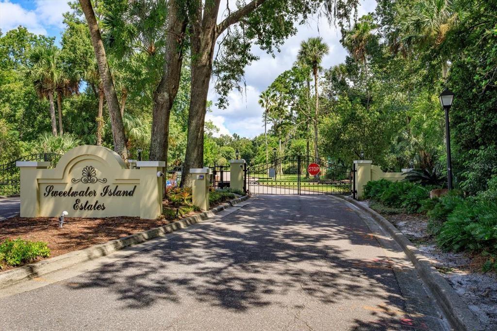 For Sale: $1,100,000 (6 beds, 5 baths, 4048 Square Feet)