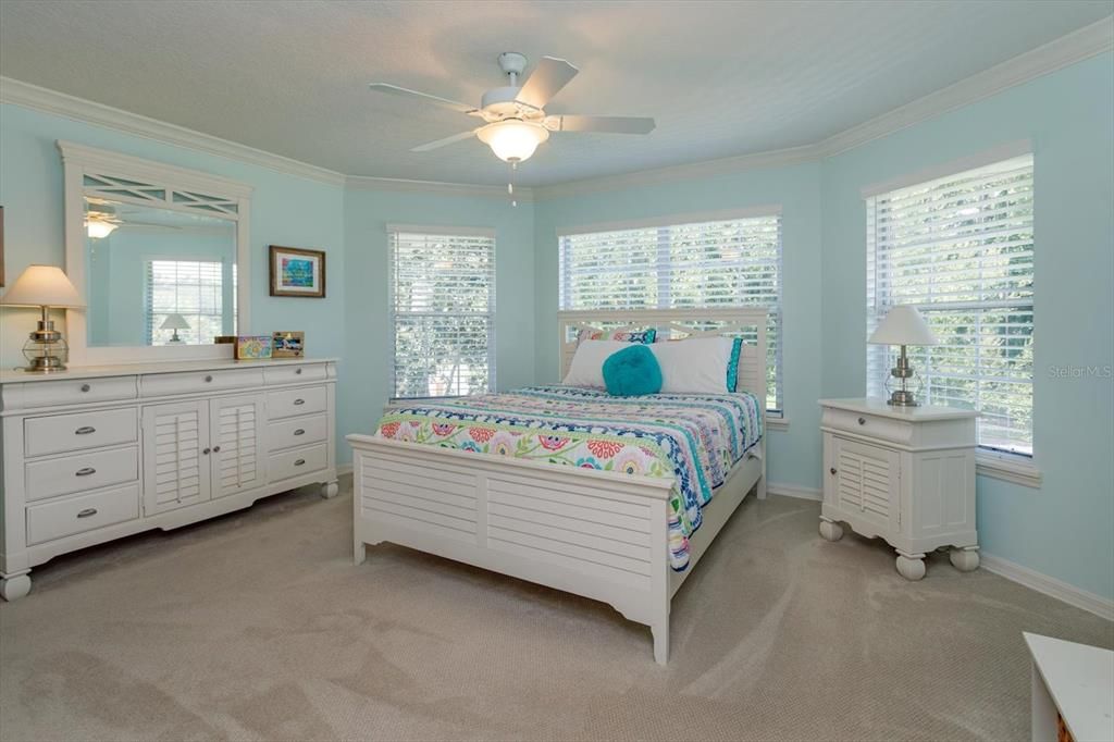 For Sale: $1,100,000 (6 beds, 5 baths, 4048 Square Feet)