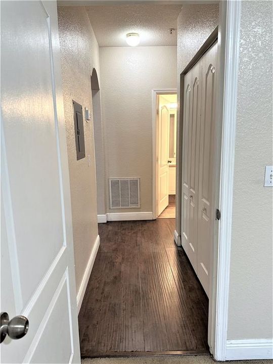 For Rent: $1,495 (2 beds, 1 baths, 890 Square Feet)
