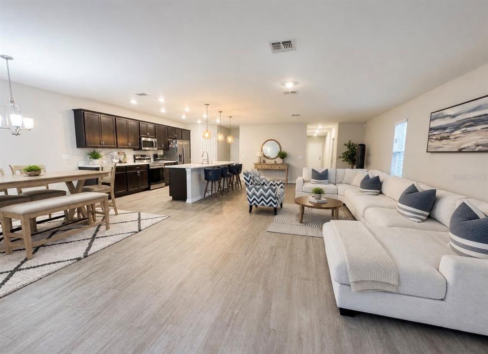For Rent: $3,900 (5 beds, 3 baths, 2832 Square Feet)