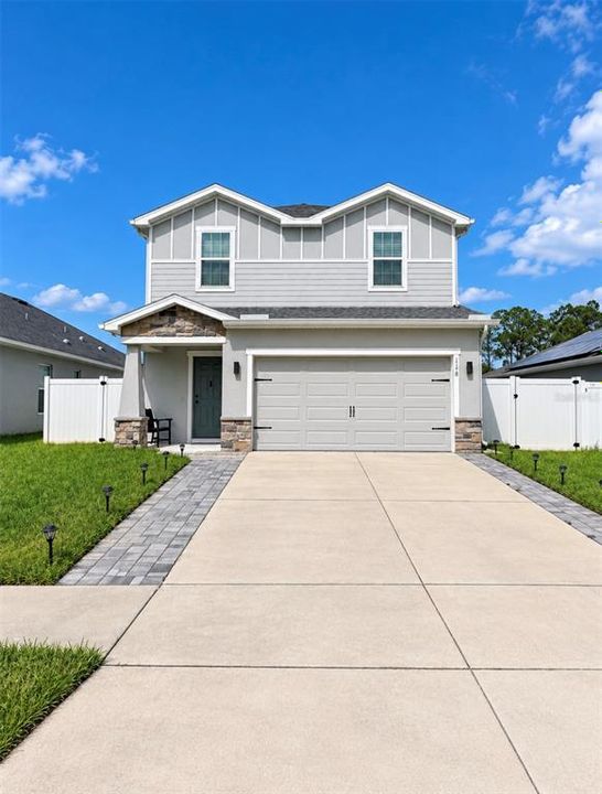 For Rent: $3,900 (5 beds, 3 baths, 2832 Square Feet)
