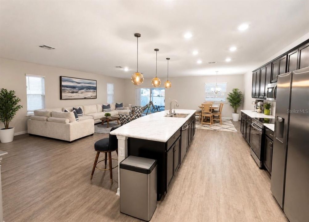 For Rent: $3,900 (5 beds, 3 baths, 2832 Square Feet)