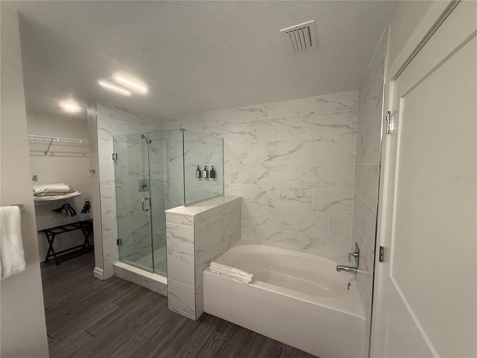 For Sale: $269,000 (3 beds, 2 baths, 1396 Square Feet)