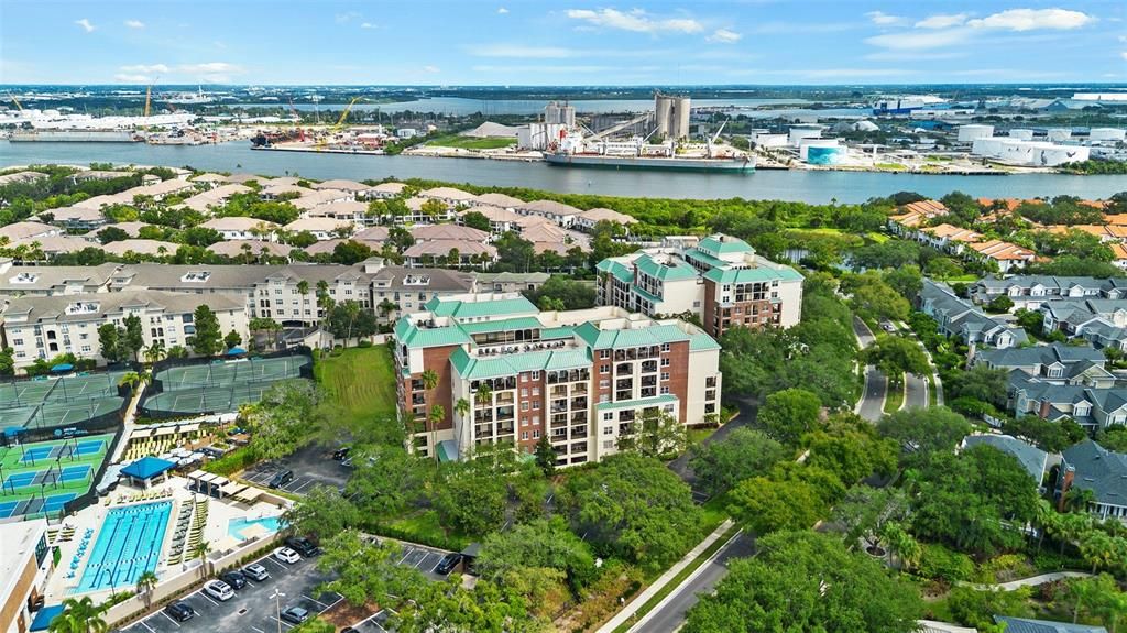 Под контрактом: $650,000 (2 спален, 2 ванн, 1448 Квадратных фут)