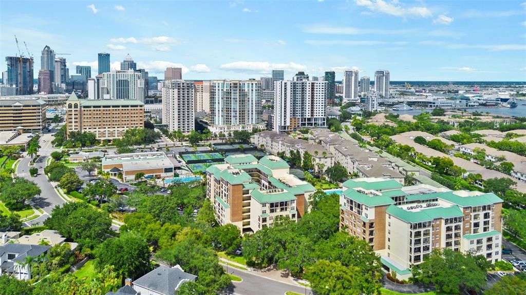 Под контрактом: $650,000 (2 спален, 2 ванн, 1448 Квадратных фут)