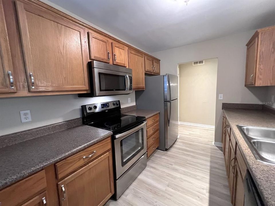 В аренду: $1,595 (2 спален, 2 ванн, 1049 Квадратных фут)