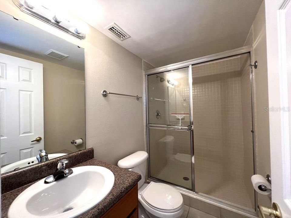 В аренду: $1,595 (2 спален, 2 ванн, 1049 Квадратных фут)
