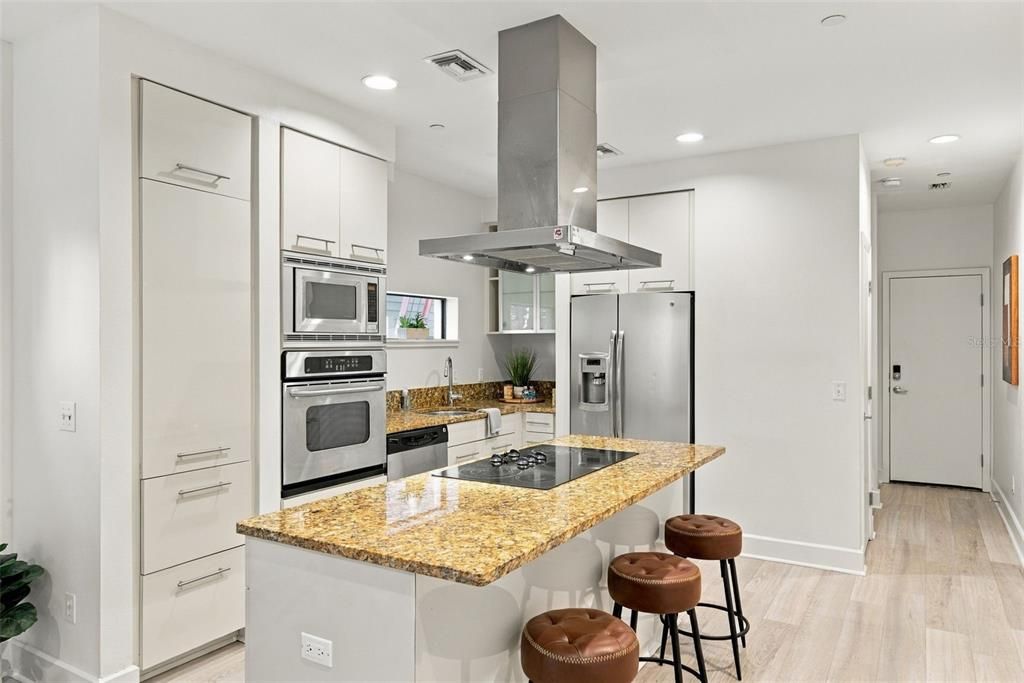 En Venta: $749,000 (3 camas, 2 baños, 2541 Pies cuadrados)