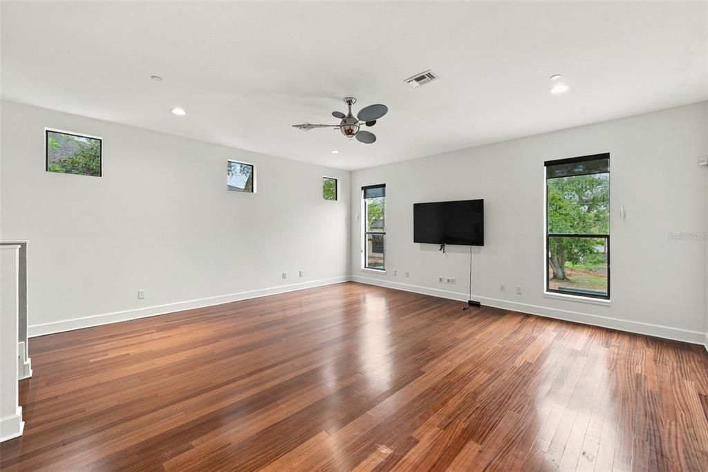 En Venta: $749,000 (3 camas, 2 baños, 2541 Pies cuadrados)
