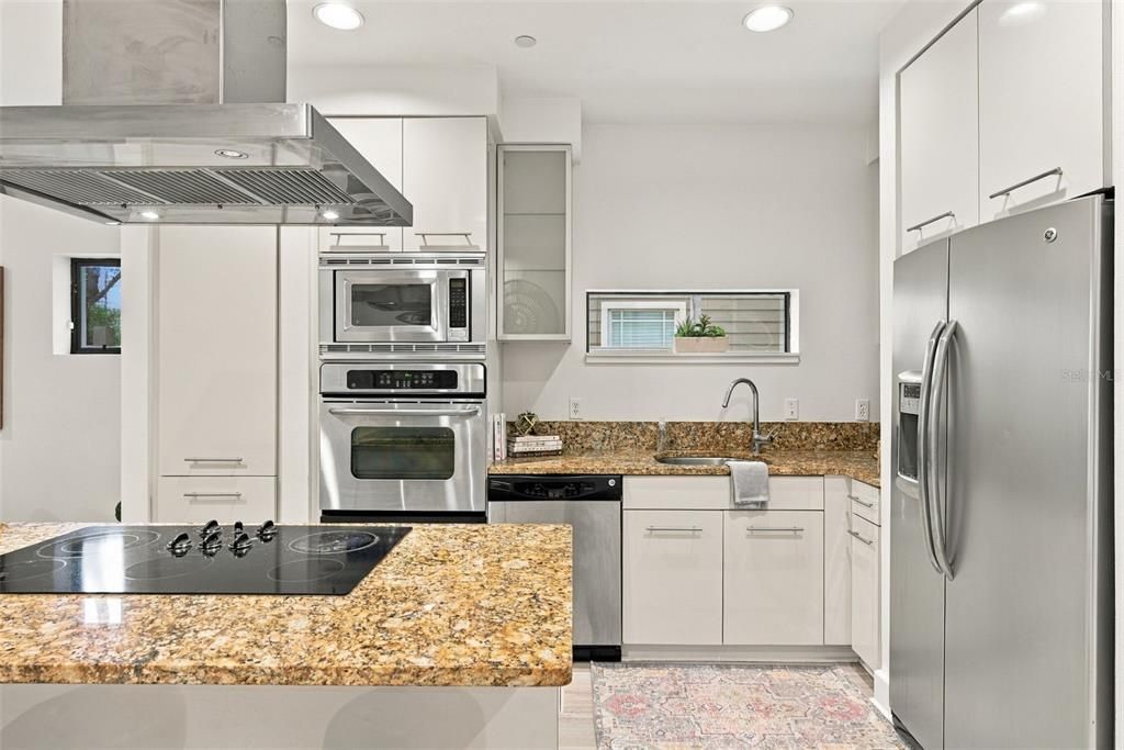 En Venta: $749,000 (3 camas, 2 baños, 2541 Pies cuadrados)